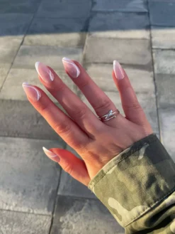 DUFFBEAUTY Instant Pro Press-On Manicure Milky Swirl