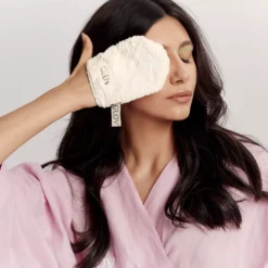 GLOVIconic Mitt Makeup Remover And Cleansing Mitt Ivory