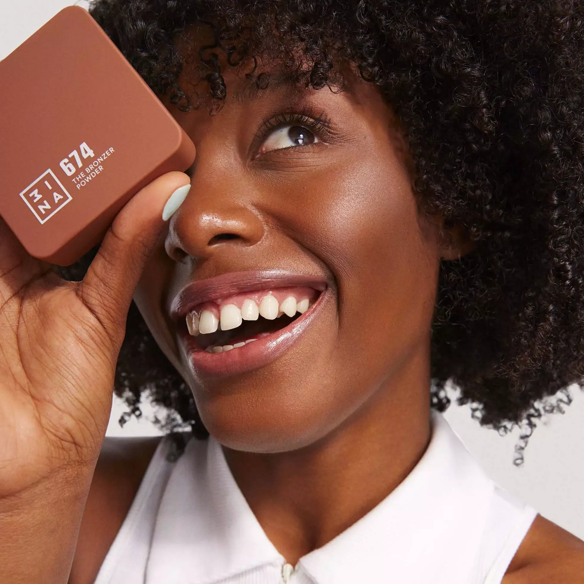 3INA The Bronzer Powder 658