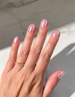 Le Mini MacaronStardust Collection Liquid Nail Powder Pink Euphoria